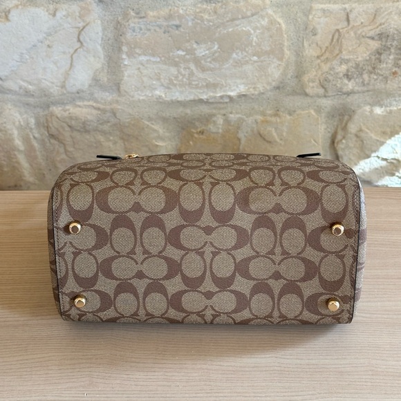 Coach - Picture 7 of 13